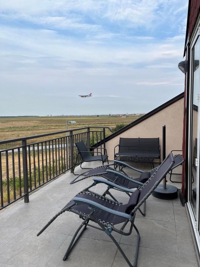 Airport Gate 25 Apartment Ledine Luaran gambar